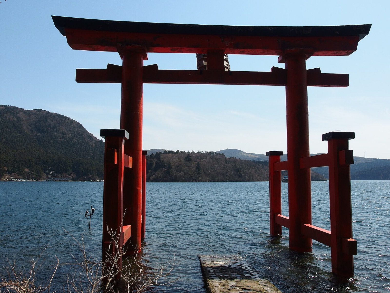 Heiwa-no-Torii, standing in the lake