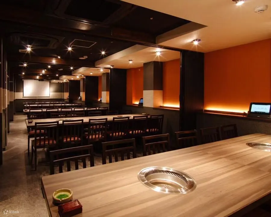 Private dining room & tables